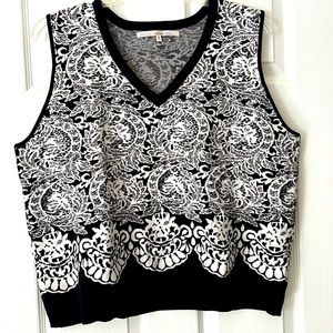 Rachel Roy sleeveless V neck sweater. 3X